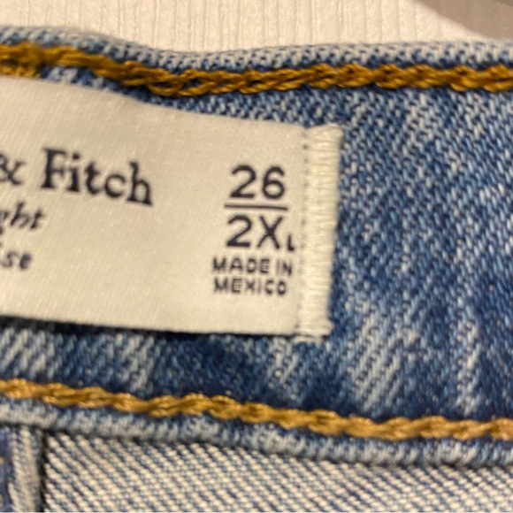 Abercrombie & Fitch 90s Straight Ultra High Rise
Worn only a few times! - Picture 5 of 5